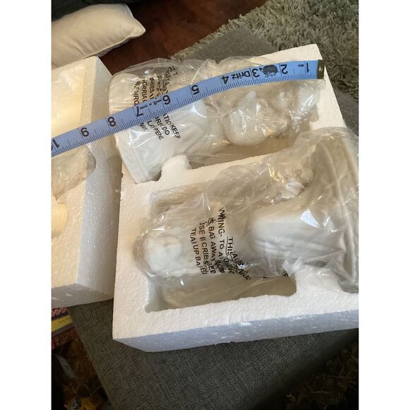 Vintage Lighted Set of 2 Porcelain Angels - Picture 3 of 8